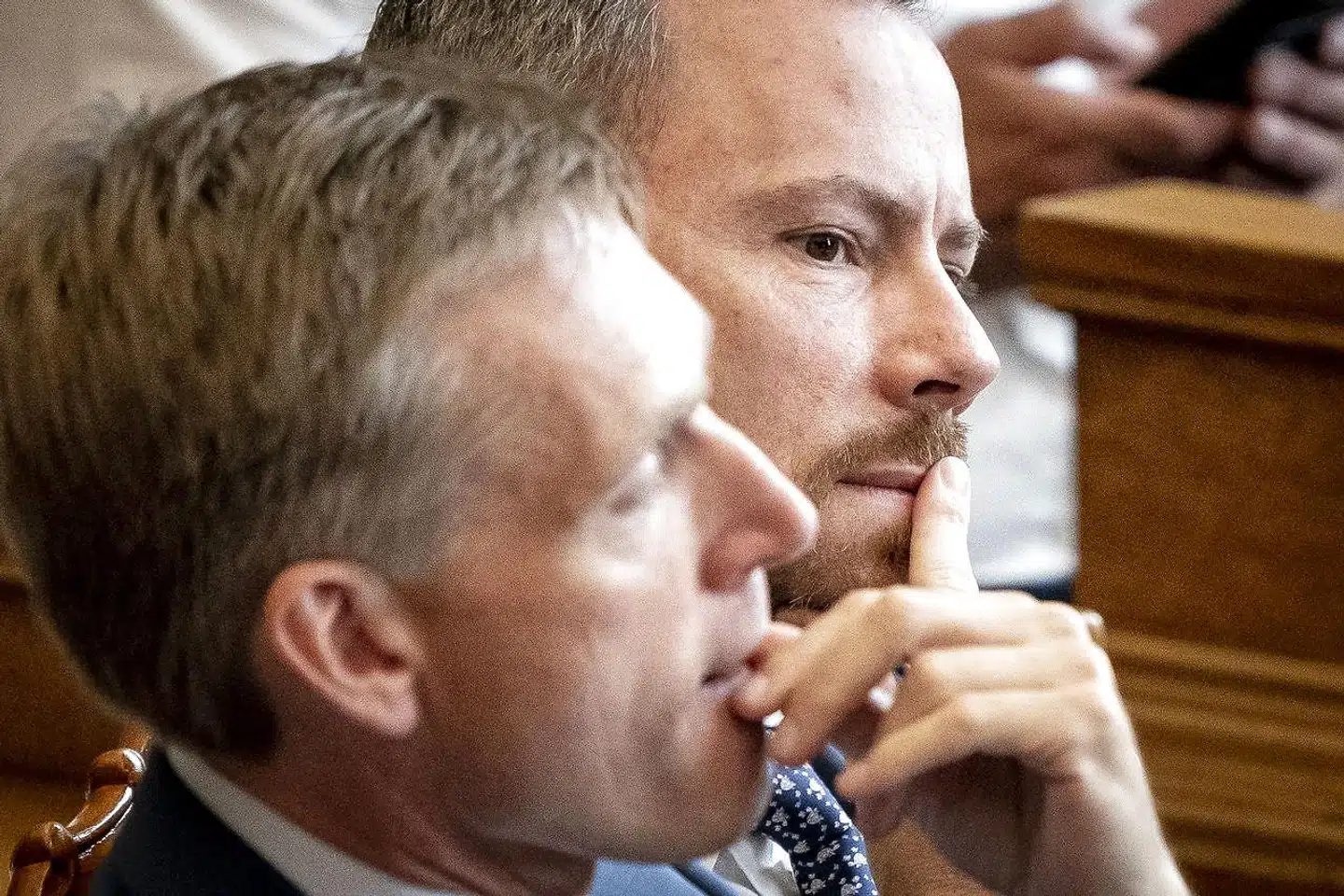 »Politisk knager det særligt i Dansk Folkeparti og Venstre,« skriver Christian Egander Skov.