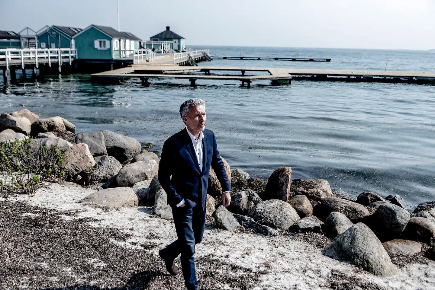 Morten Løkkegaard kan godt undvære sine månedlige rejser til Strasbourg. For de danske politikere er rejsen ekstra besværlig, eftersom der ikke er direkte flyforbindelser mellem Danmark og Strasbourg.