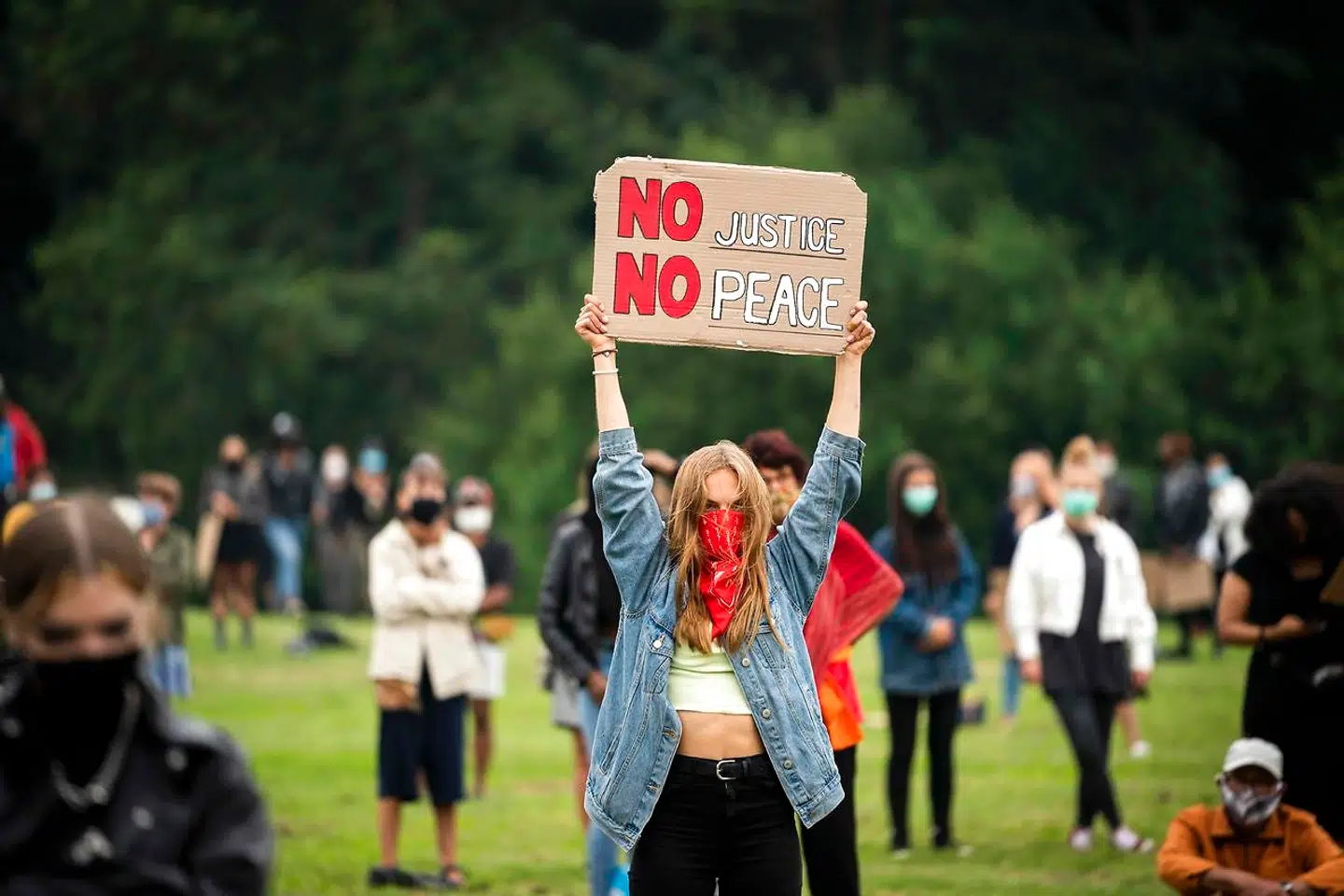 »Dette at være svag er blevet vejen til status i den store medlidenhedskult,« skriver Sørine Gotfredsen.