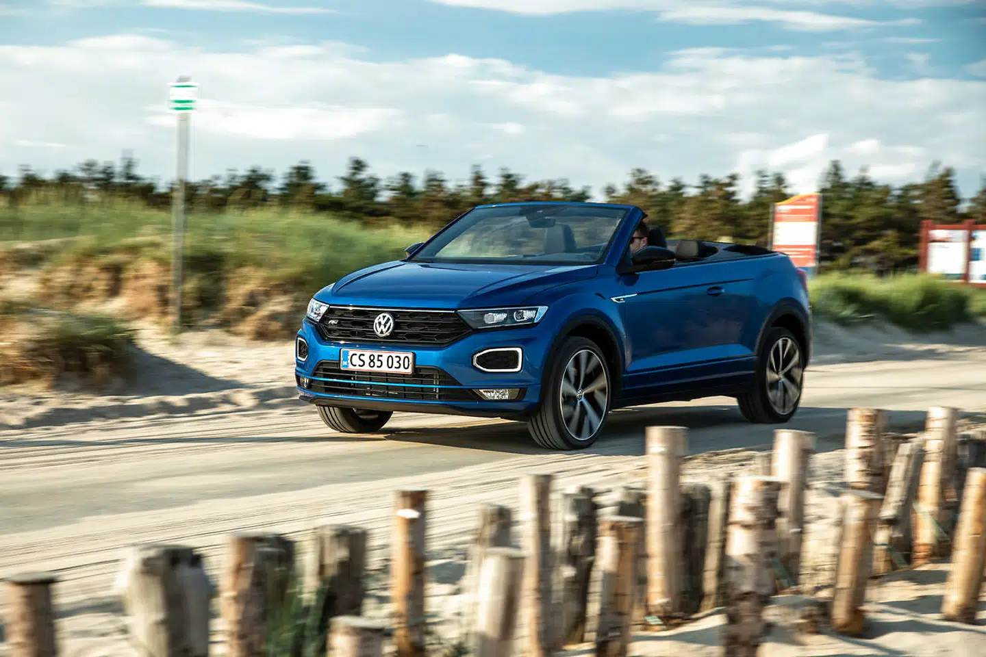 Køredynamisk er den især i R-Line-udgaven med progressiv styring og sportsundervogn en tilstræbt fornøjelse. Både på sand og asfalt. Desværre fås den ikke med træk på alle fire og 190 hk.