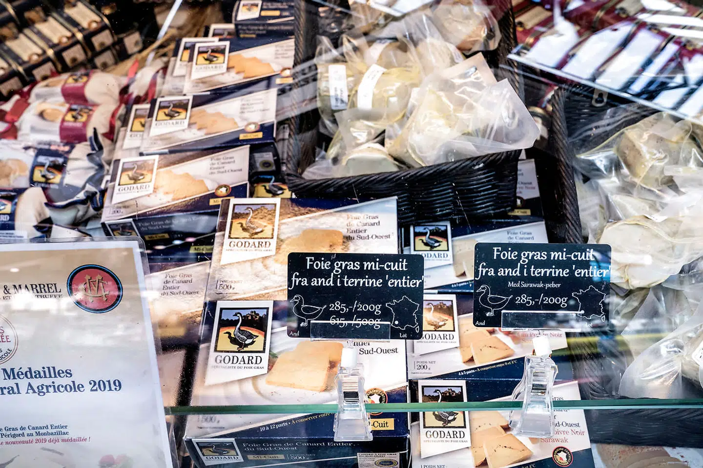 Man kan fortsat finde masser af foie gras hos Ma Poule i Torvehallerne.