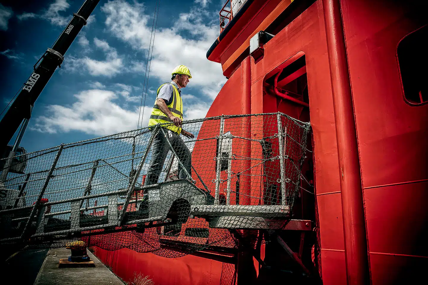 Adm. direktør Peter Lytzen, Esvagt i Esbjerg, servicerer havvindmølleparker fra selskabets specialbyggede skibe. Han glæder sig over udsigten til vækst på grund af gigantiske energiøer, men er samtidig bekymret for, om han kan finde søfolk nok.