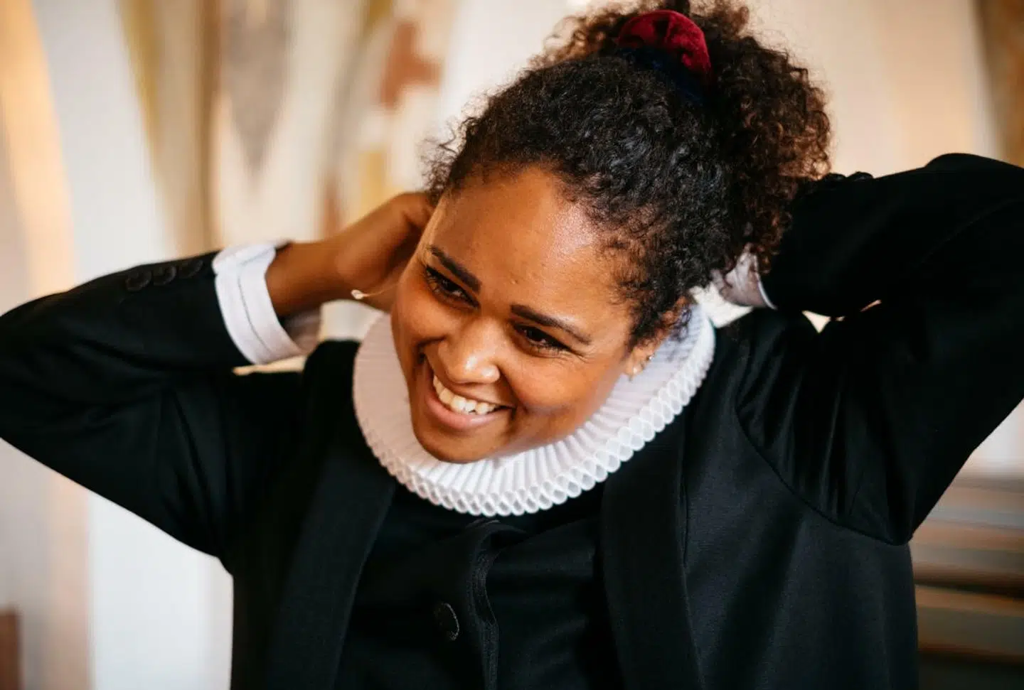 »Hvis jeg har dannet mig et billede af den historiske Jesus, har jeg nok set ham med et mellemøstligt udseende,« siger Frances Benzon, men påpeger, at det ikke er den historiske Jesus, der er i centrum for det kristne budskab, men derimod den frelsende Kristus, som er universel.