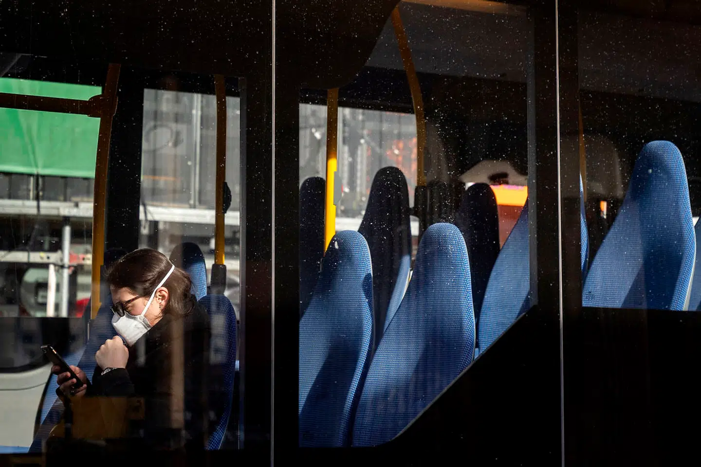 Den coronasmittede elev havde kort forinden været i en partybus. Dette er dog blot et billede af en normal bus, der har haft færre passagerer under pandemien.