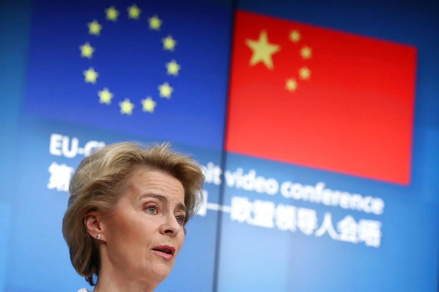 Her ses Ursula von der Leyen ved pressekonferencen efter videomødet med Kinas præsident, Xi Jinping, mandag.