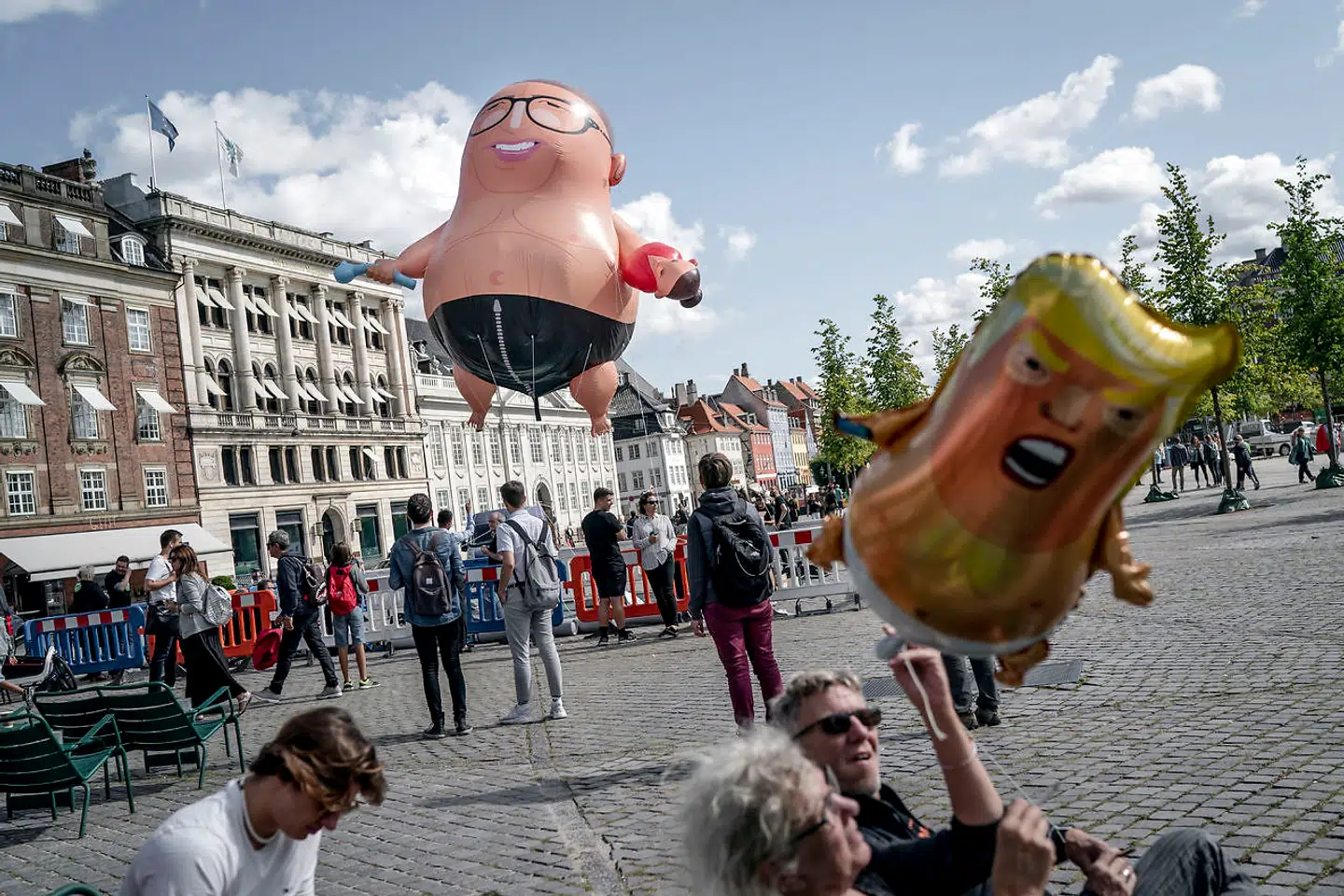 Der var satirisk stormøde i luften over Kongens Nytorv i København, da en kæmpeballon, der forestiller Martin Rossen, i september sidste år blev sendt op i anledning af sæsonpremieren på »Den Korte Radioavis«.