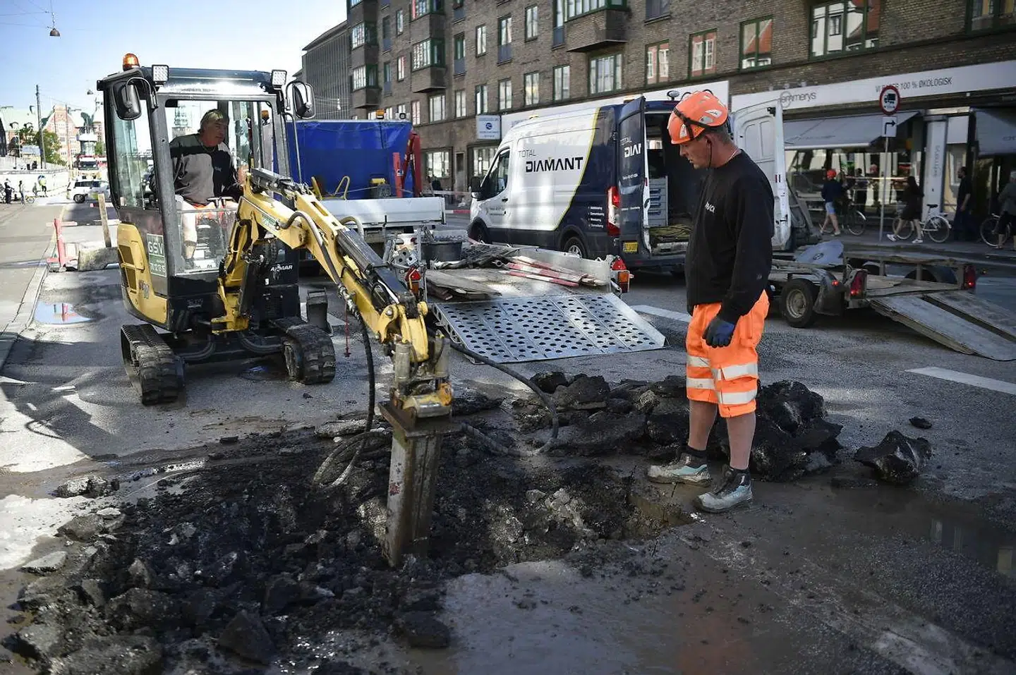 Vandlækage skaber problemer flere steder i København. Christianshavn er spærret for gennemkørsel fordi en vandlækage tirsdag morgen skaber problemer på det nordlige Amager og Christianshavn.