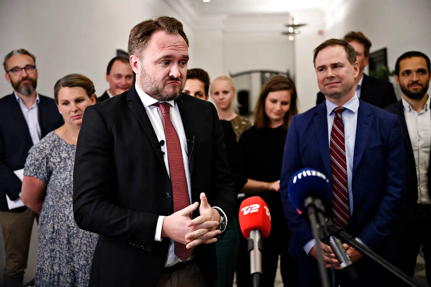 Det var med højt humør og ord som »historisk«, at finansminister Nicolai Wammen (S), klimaminister Dan Jørgensen (S) sammen med Folketingets øvrige partier – bortset fra Nye Bogerlige – præsenterede en fælles klimaaftale. Dagen derpå er både eksperter og politikere dog enige om, at der venter en særdeles svær opgave, når en grøn skatterefrom skal nås til efteråret.