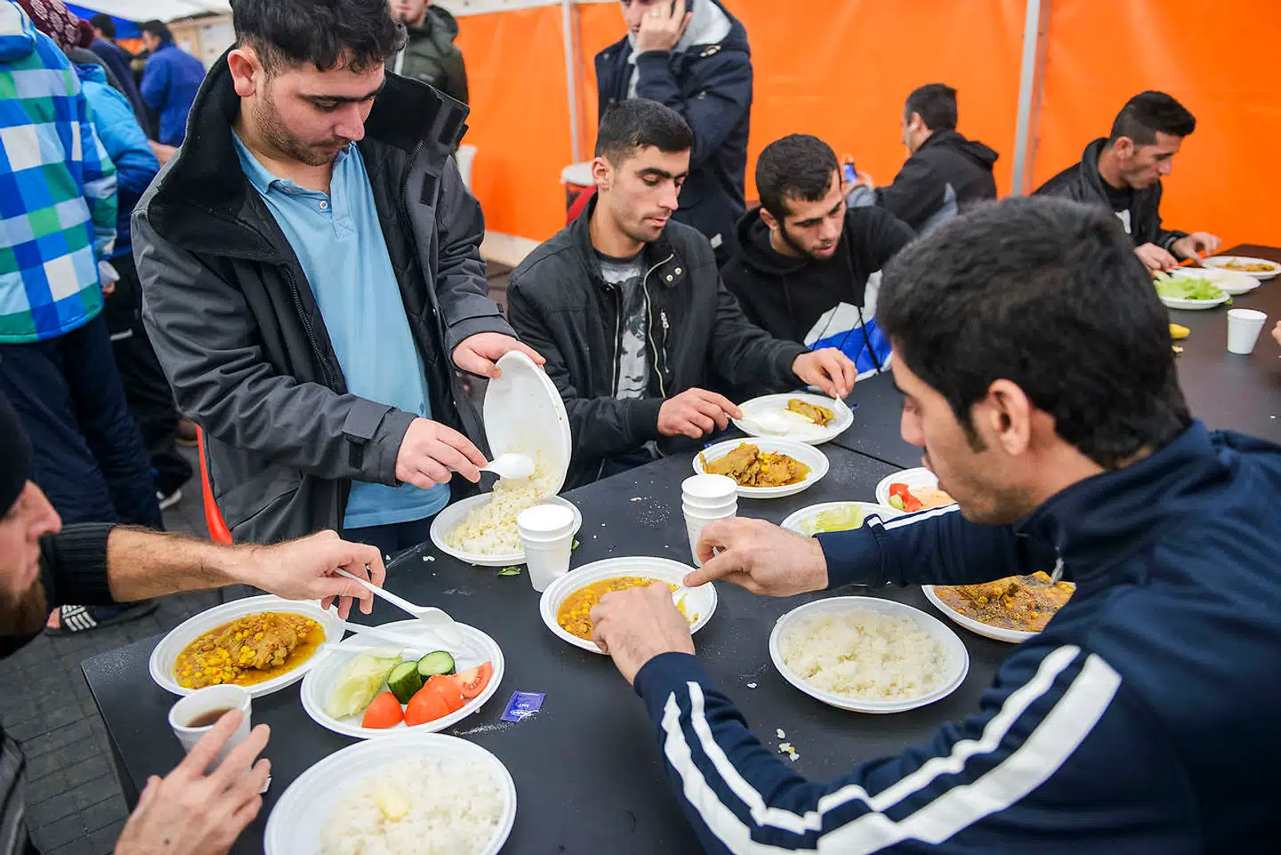 Sidste år vedtog et flertal i Folketinget det såkaldte paradigmeskift i dansk udlændingepolitik, der blandt andet betyder, at flygtninge skal sendes tilbage til oprindelseslandet, når det er muligt. Forskere mener, at det kan have haft negativ indflydelse på flygtninges jobsituation.
