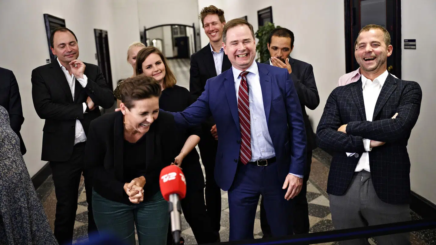 Et bredt politisk flertal bestående af alle partier på nær Nye Borgerlige og løsgængerne Frie Grønne Stemmer har natten til mandag landet en større klimaaftale, der skal reduere Danmarks CO2-udledning.