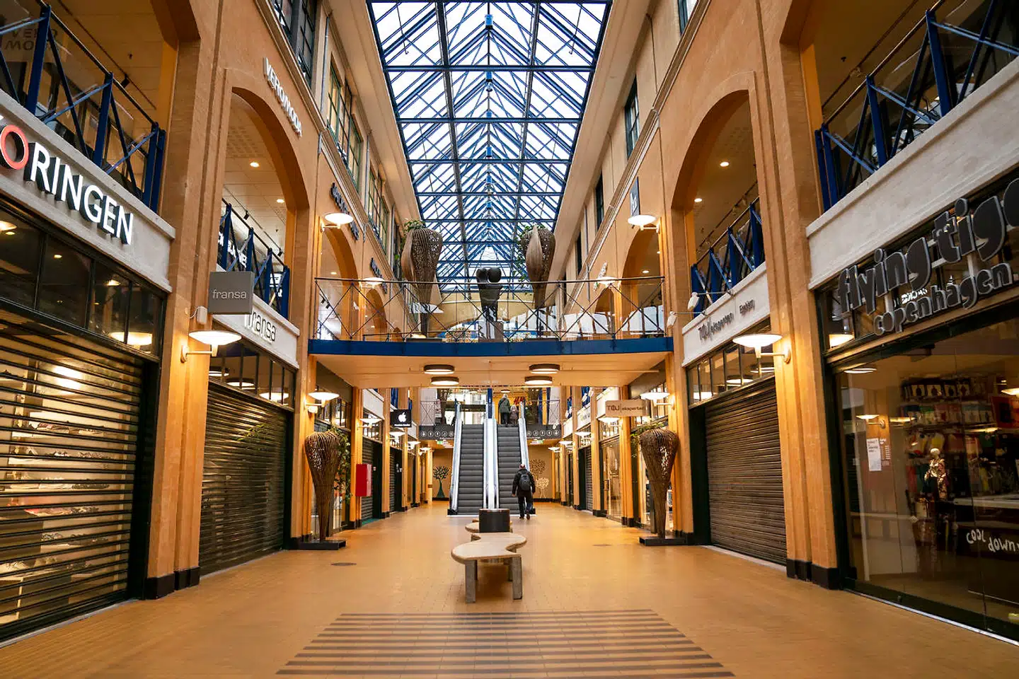 Sådan så Slotsarkaderne i Hillerød ud onsdag den 18. marts 2020 – en uge efter at Danmark var blevet lukket ned på grund af coronakrisen. Nu mærker ejendomsudlejerne også konsekvenserne af nedlukningen. Mange virksomheder, der lejer butikslokaler eller kontorlokaler, er i restance med huslejen.