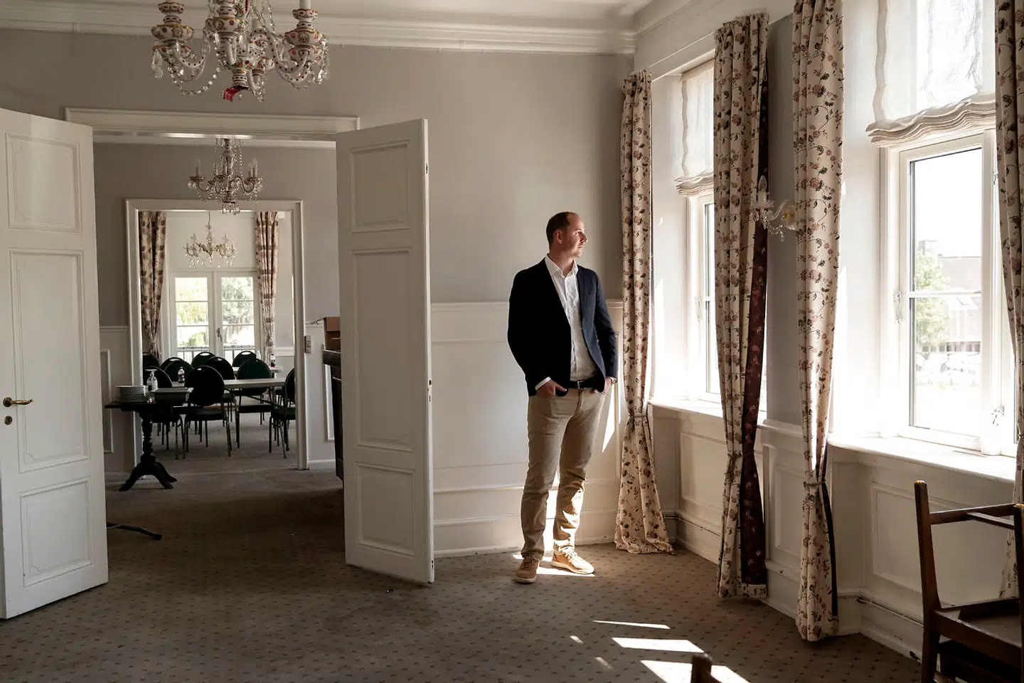 Den første del af Damhuskroen består af den gamle bygning tilbage fra 1600-tallet. Lokalerne skal indrettes til firmaarrangementer og lignende, men renoveringen er ikke nået hertil endnu.