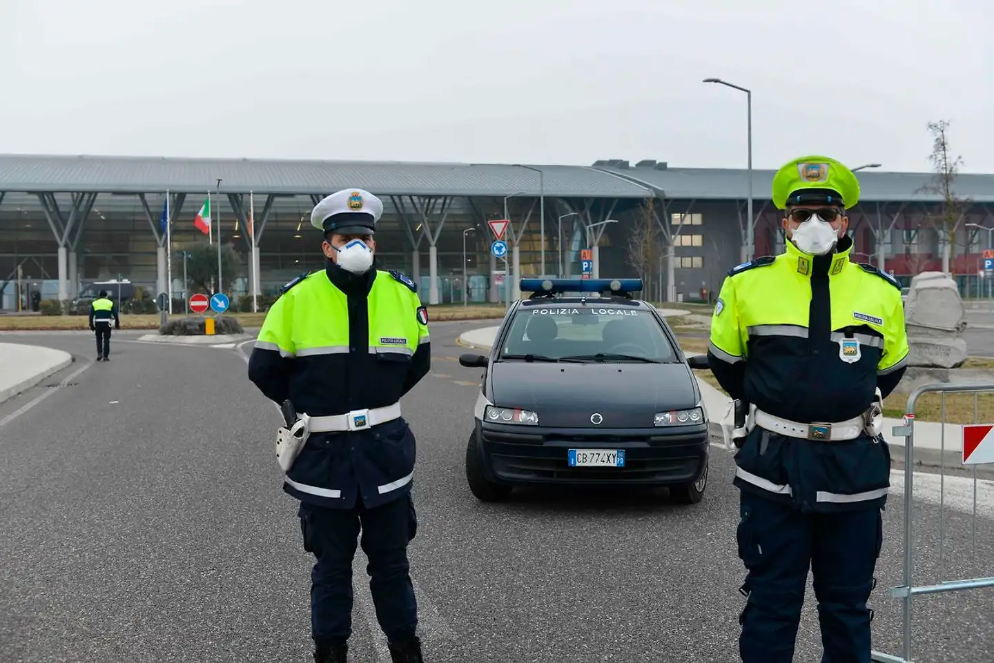 Italien var et af de hårdest ramte europæiske lande under coronakrisen og bad de øvrige europæiske lande om hjælp. I slutningen af april sendte Italien et officielt nej tak til de tilbudte danske respiratorer, der var af en type, som ikke kunne have hjulpet de italienske myndigheder i den omfattende coronakrise.