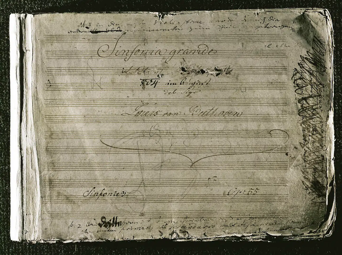 Forsiden af det håndskrevne partitur til Beethovens 3. symfoni, »Eroica«, med den udkradsede dedikation til Napoleon Bonaparte.