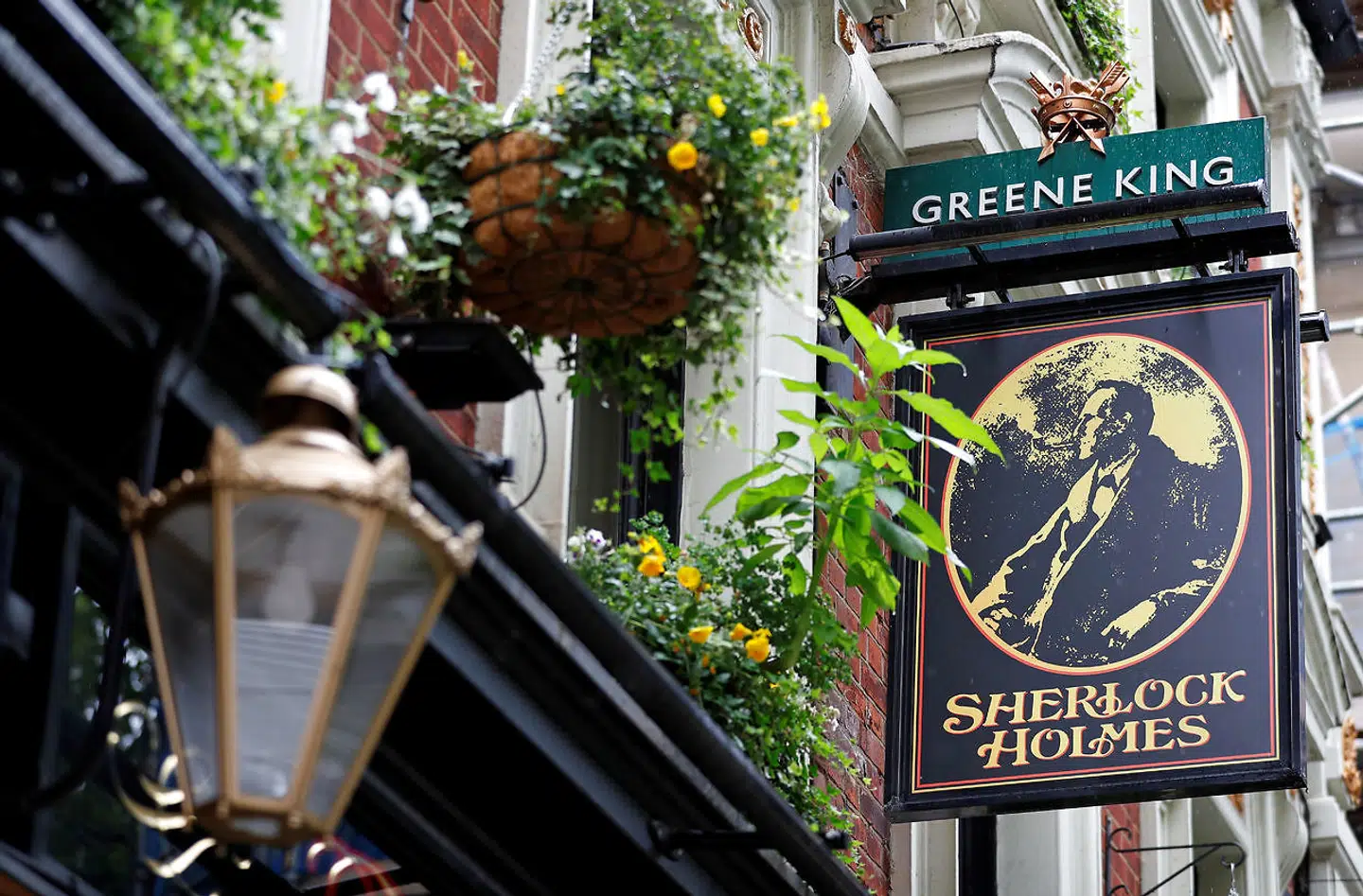 I det 18. og 19. århundrede var slaveri udbredt i det britiske imperium. Firmaer, der har tjent penge på slaveriet, undskylder nu og lover penge til velgørenhed. Et af dem er bryggeriet Greene King, der står bag massevis af pubber i Storbritannien.