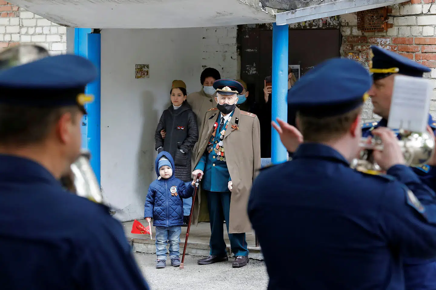 Pavel Zakhartjenko, veteran fra Anden Verdenskrig, deltog i slaget om Berlin. På 75-årsdagen for sejren 8. maj deltog han i en lille militærparade i Stravropol, organiseret særligt for ham. Når Stravropol holder en ny parade 24.juni bliver det uden tilskuere på grund af risikoen for coronasmitte.