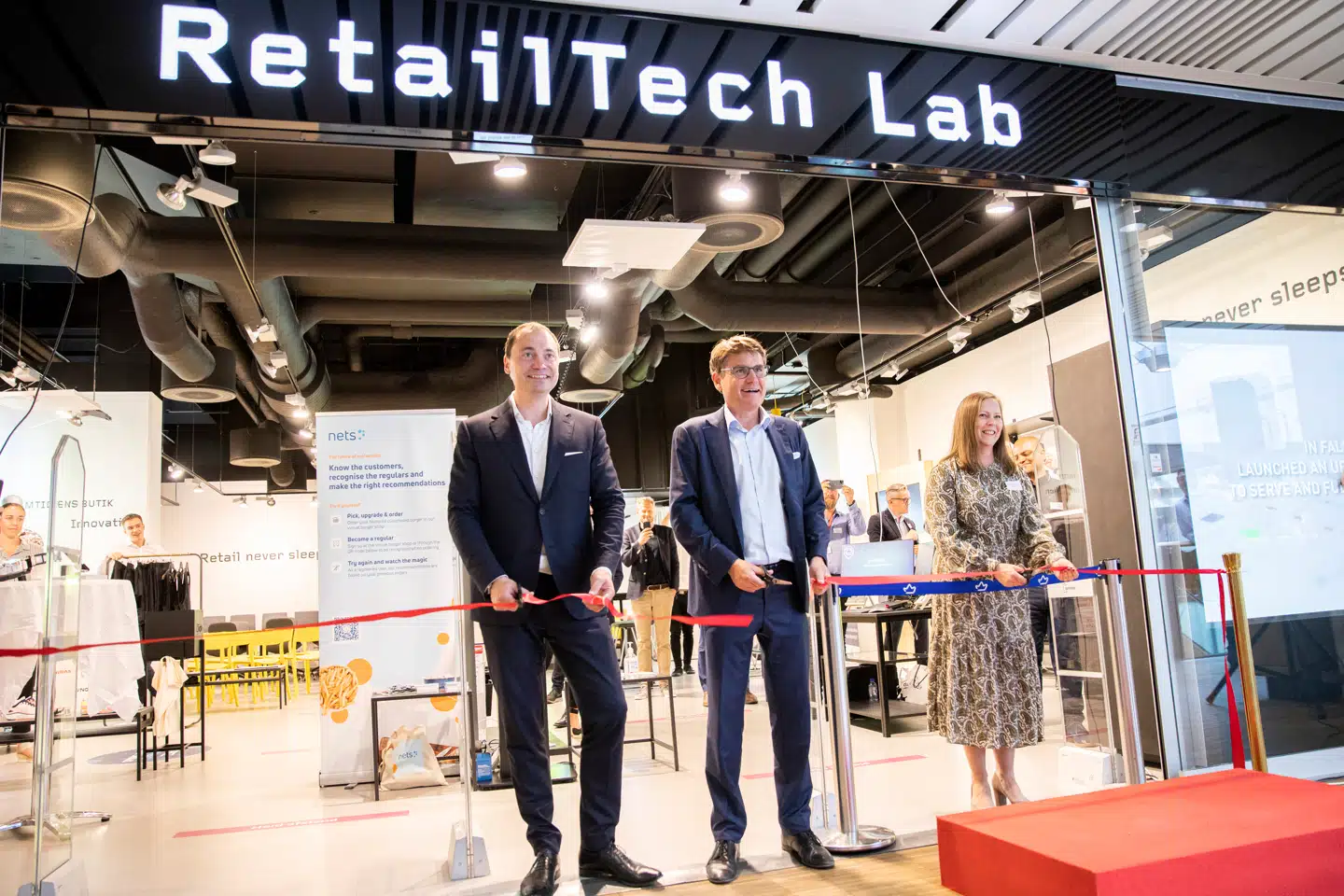 Tirsdag åbnede en ny butik i storcentret i Lyngby. RetailTech Lab skal de kommende to år danne ramme for iværksættere, studerende, detailbranchen og kunderne for at finde frem til de bedste løsninger til fremtidens detailhandel. PR-foto/RetailTech Lab/Peter Sørensen