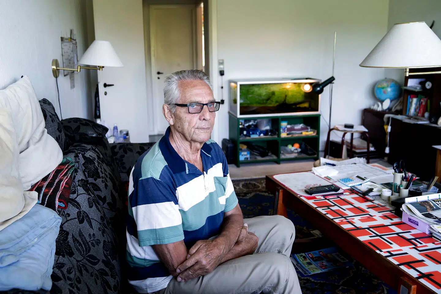 »Pludselig kunne jeg lugte, at det lugtede sgu af død,« fortæller Ole Scheelstoft-Knudsen, der har været plaget af lugtgener fra en afdød underbos lejlighed.