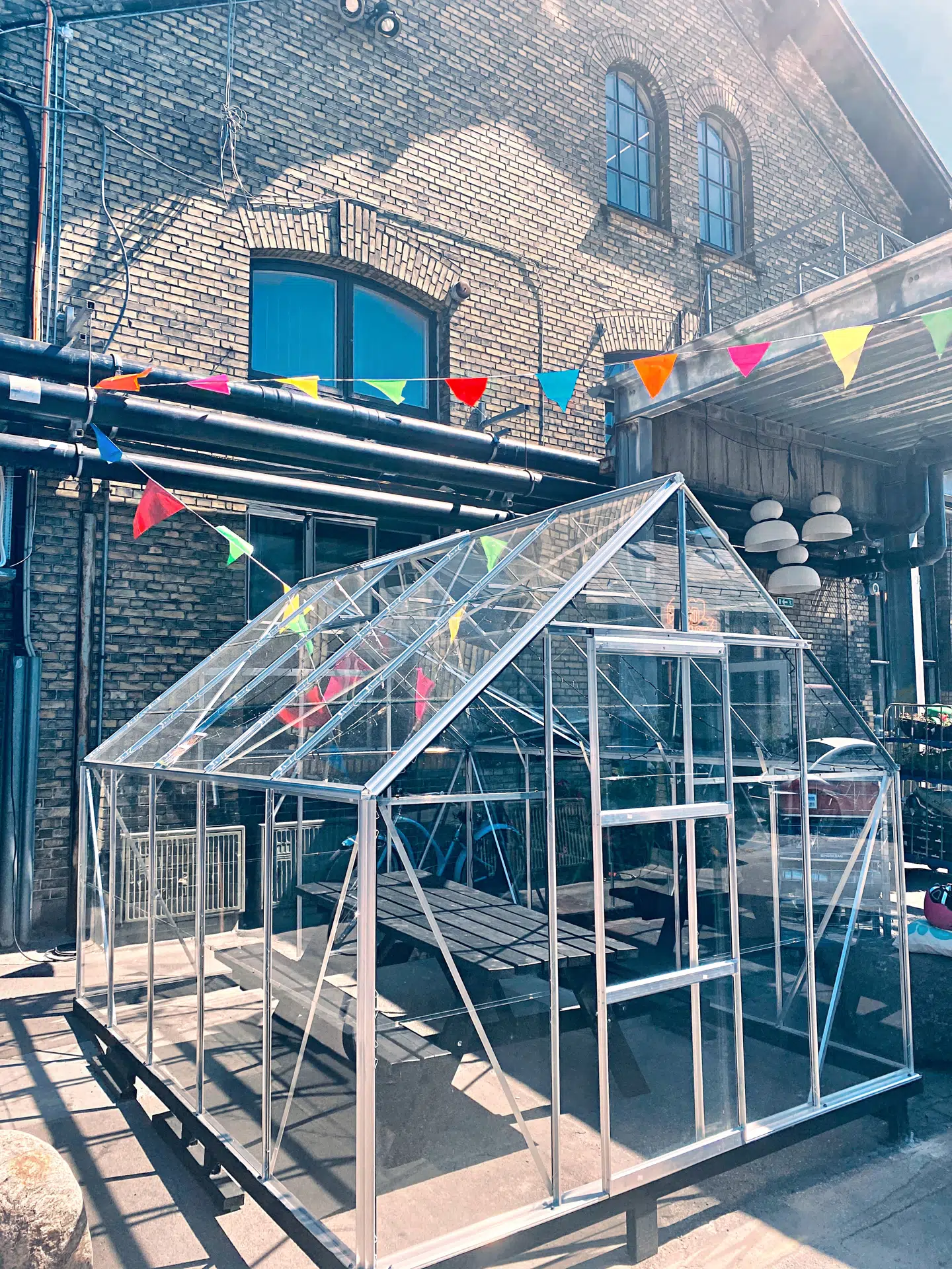 Folkene bag Den Grønne Kødby kalder selv konceptet for et »dynamisk gadekøkken«, der fylder hele Slagtehusgade med løbende udskiftninger i sommer. Den Grønne Kødby holder åbent hele sommeren.