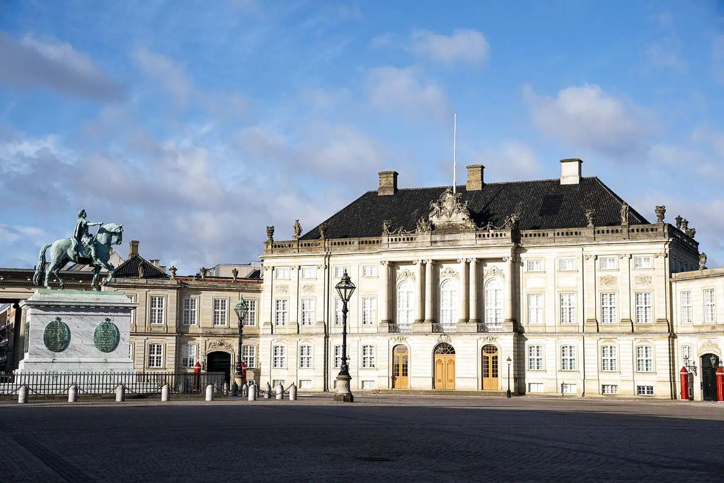 »Et af problemerne med at vælte statuer er, at man kan miste det større perspektiv. Slaveriet var ikke et resultat af, at enkelte mænd var onde (...),« skriver Mads Anders Baggesgaard.