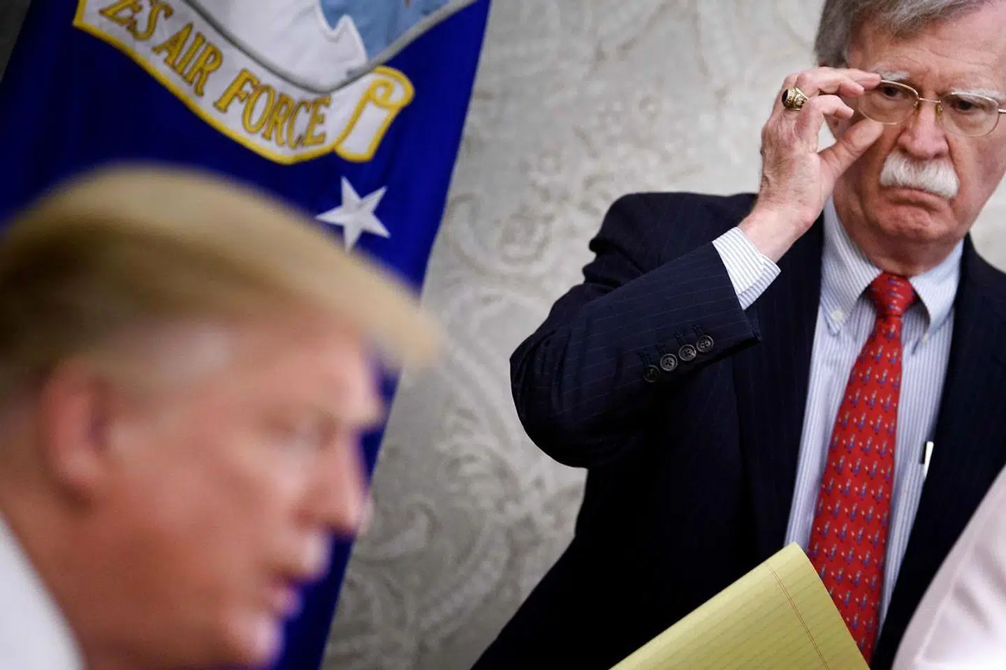 Allerede mandag sagde præsident Trump, at John Bolton vil blive holdt juridisk ansvarlig for lovbrud i den kommende bog.
