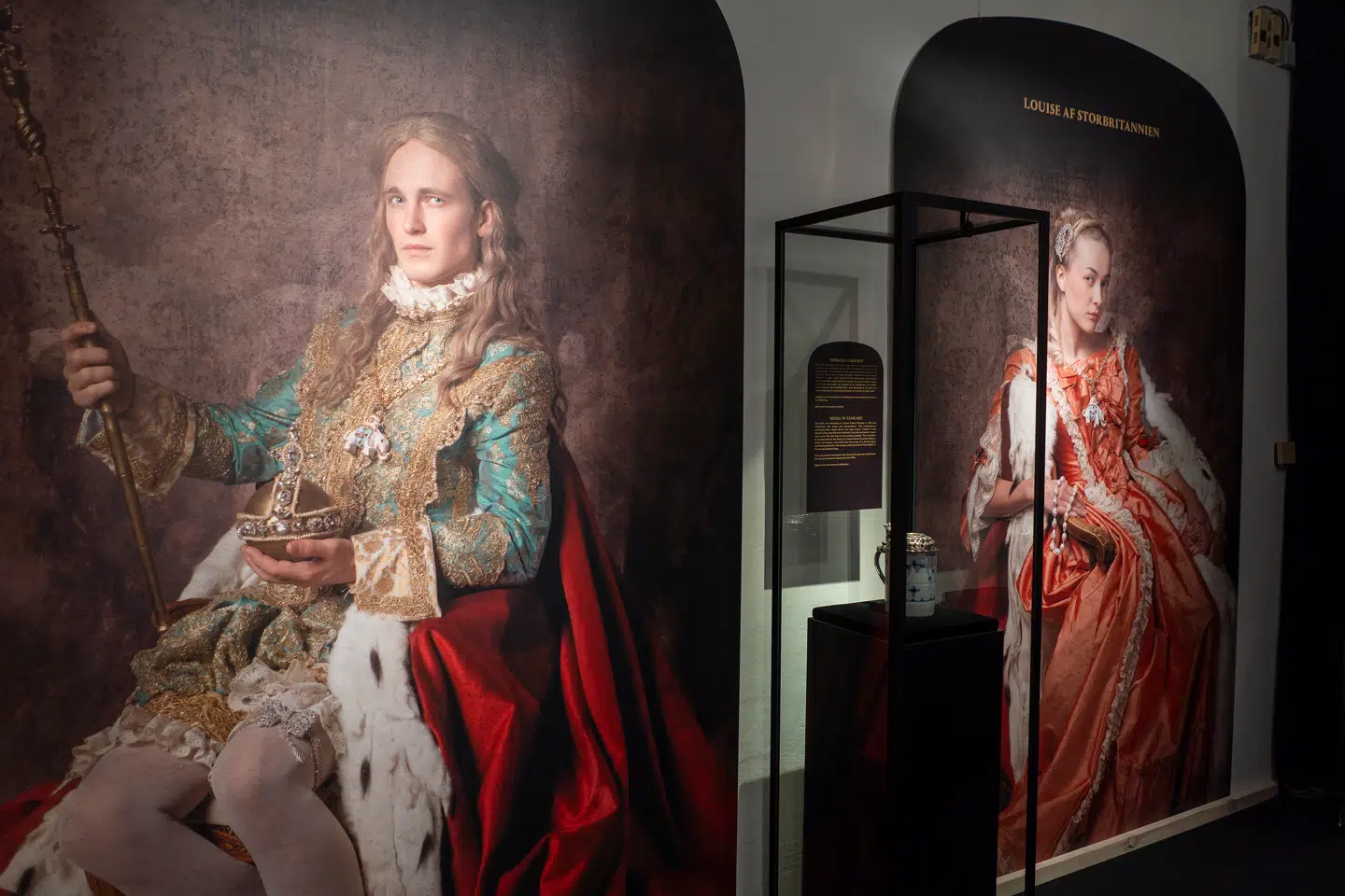 Jim Lyngvilds iscenesatte foto af Danmarks dronninger og konger er en del af museets udstilling.