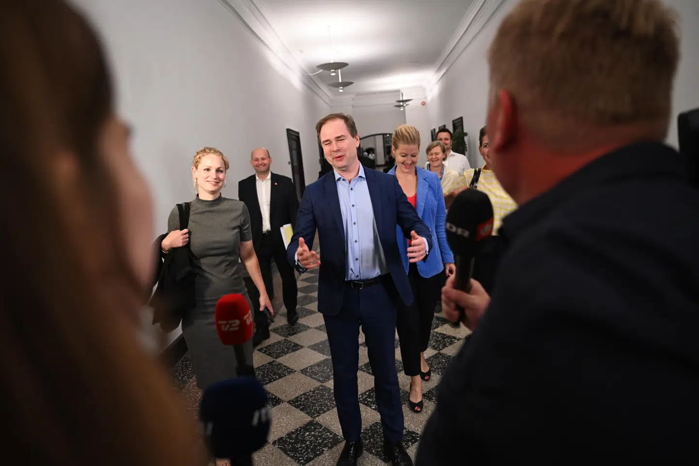 Natten til mandag kom finansminister og flere af Folketingets partier - dog uden Nye Borgerlige, Liberal Alliance og Dansk Folkeparti - ud forhandlingslokalet og kunne præsentere en såkaldt sommerpakke. Philip Davali/Ritzau Scanpix