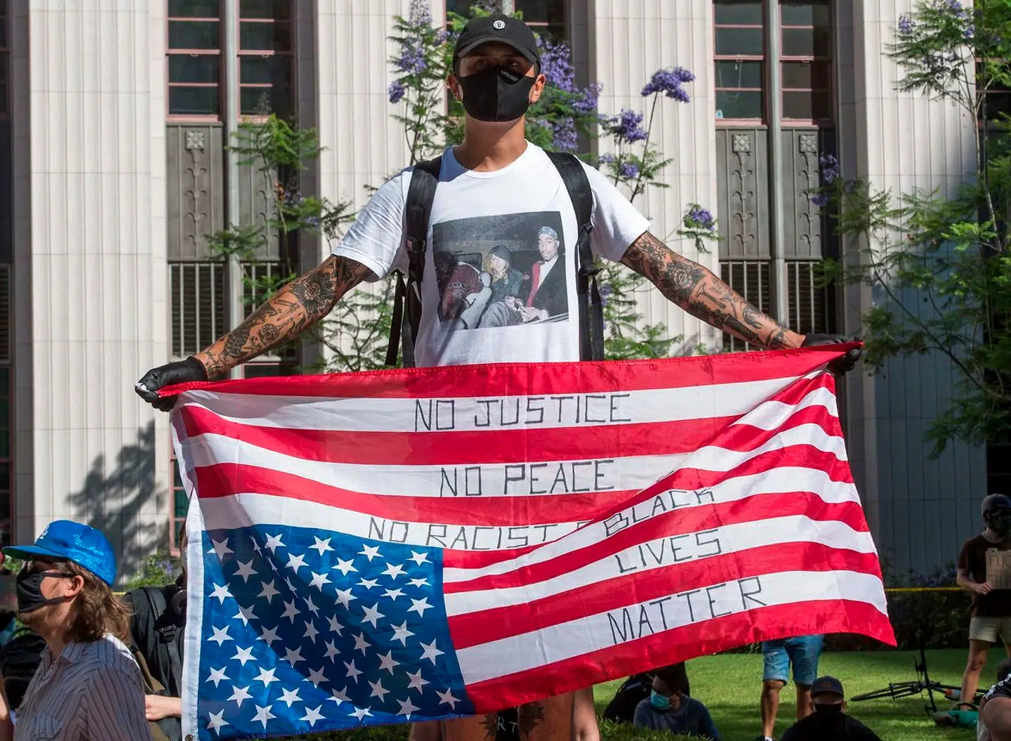 De store demonstrationer fortsætter på tredje uge i samtlige af USAs delstater. Men det er ikke første gang, at racismedebatten blusser op i USA, så hvad kommer den egentlig til at betyde for valgkampen mellem tidligere vicepræsident Joe Biden og præsident Donald Trump?