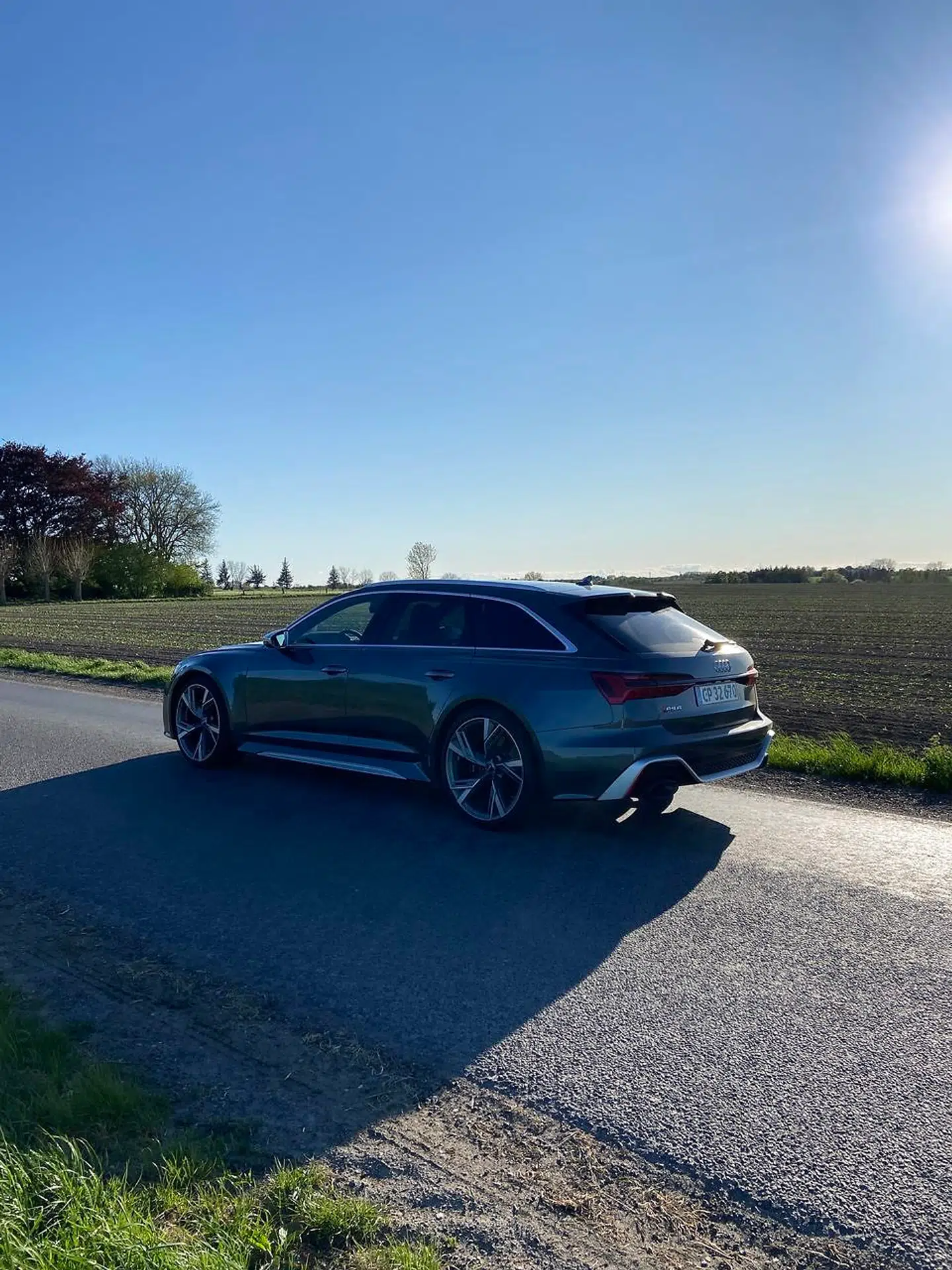 Audi RS 6 er så køreglad, at man næsten får lyst til at køre en omvej ud på de små veje på vej hjem.