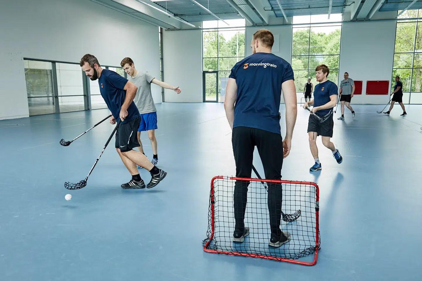 »Der ligger et kæmpe potentiale i de sociale aktiviteter. Vi har markant færre sygedage end gennemsnittet, og vores medarbejdere engagerer sig ud over det sædvanlige,« siger Peter Thomsen, administrerende direktør i Morningtrain. Virksomheden er udråbt til Danmarks Sundeste Arbejdsplads 2020.