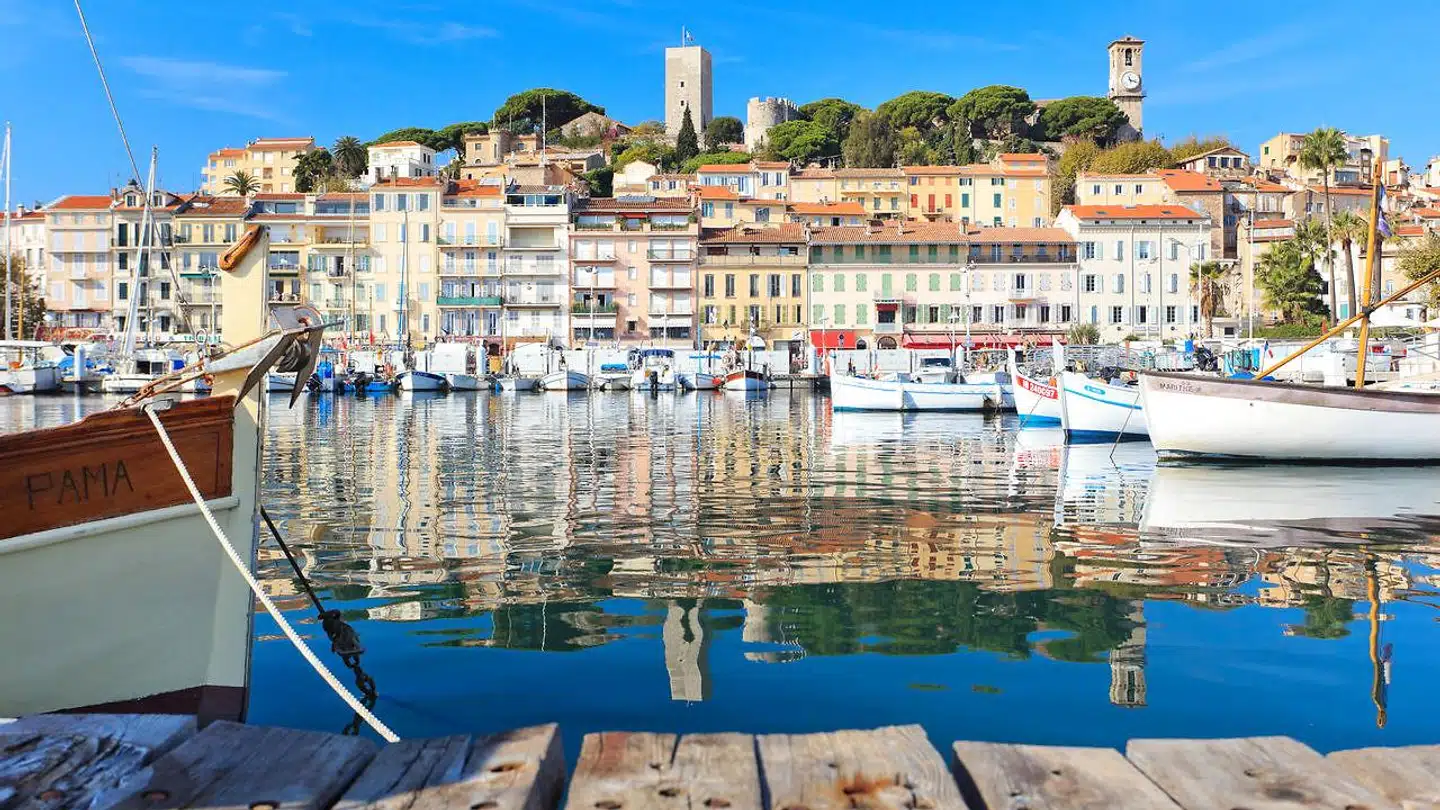 Le Suquet er det oprindelige fiskerleje, der voksede til byen Cannes. Nu er bydelen meget besøgt for sin havn, de hyggelige gader og den imponerende kunstsamling i Musée de la Castre på højen. Foto: Semec Fabre/Palais des Festivals.