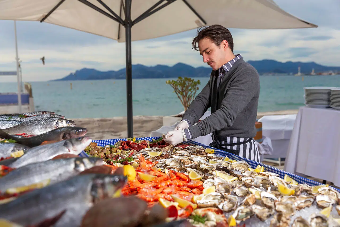 Overalt i Cannes bugner restauranterne med friske fisk og skaldyr. Foto: J. Kelagopian.