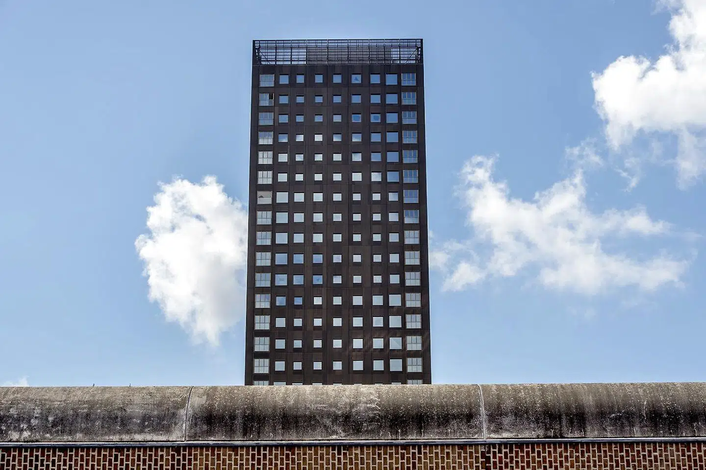 Bohrs Tårn er 100 meter høj og ligger i den gamle Carlsbergby på Valby Bakke.