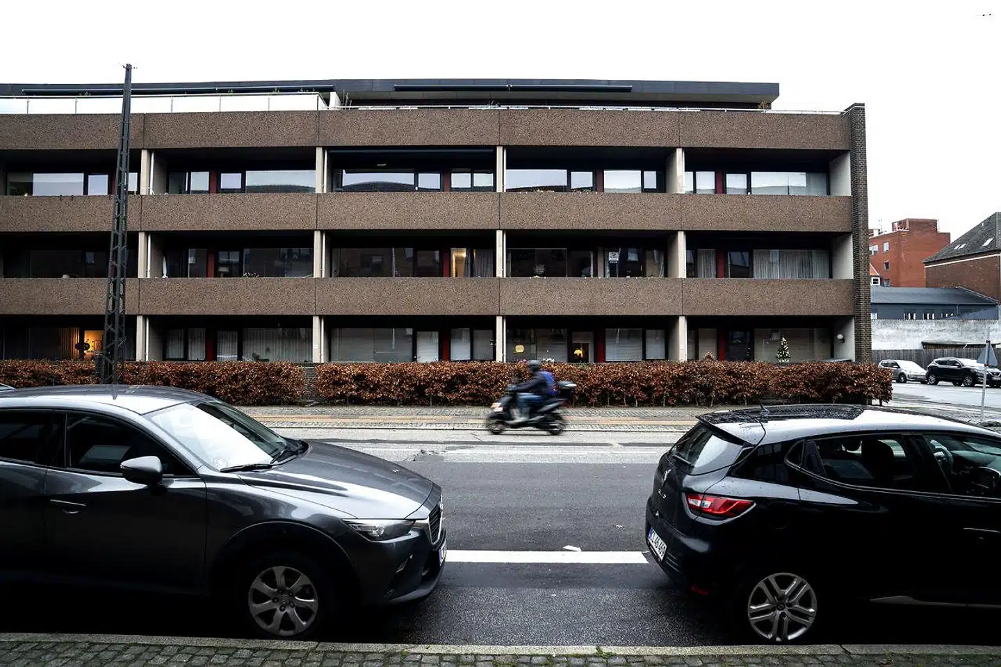 Aldersrogade i København er et af de tre boligområder i København, der på grund af coronaepidemiens følger kan ende på listen over »hårde ghettoer«, viser analyse. Nu vil partier på Københavns Rådhus have listen suspenderet resten af året. Arkivfoto: Ida Guldbæk Arentsen/Ritzau Scanpix