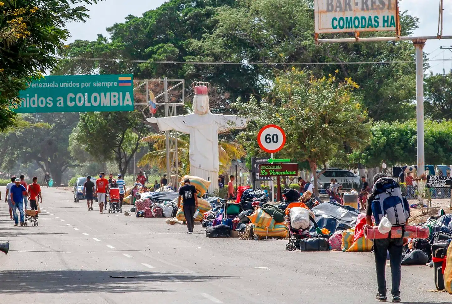 Venezuelanske flygtninge på vej tilbage til deres hjemland efter at have mistet livsgrundlaget i Colombia. Situationen er fortsat desperat i Venezuela, men i det mindste har parterne i den langvarige nervekrig om magten blevet enige om at gøre fælles sag i kampen mod coronavirus.