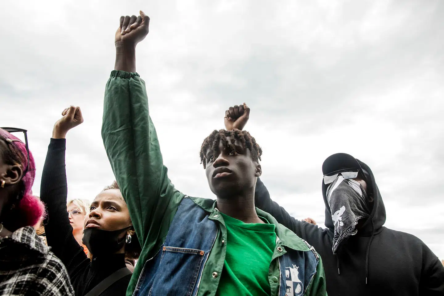 George Floyds død i USA har affødt reaktioner og demonstrationer over hele verden. I København samledes 15.000 mennesker i gaderne for at demonstrere og mange tager del i antiracismedebatten. Debatten har fået danskerne til at købe flere bøger om antiracisme.