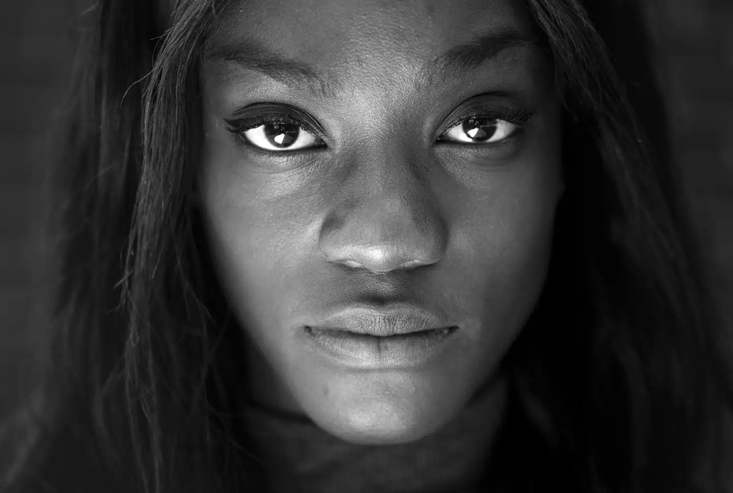 »Selv om det ikke påvirker hvide mennesker i samme grad, synes jeg det er vigtigt, at folk er opmærksomme på at passe på med hyggeracismen og de små unødvendige kommentarer,« siger Darelle Kakou.