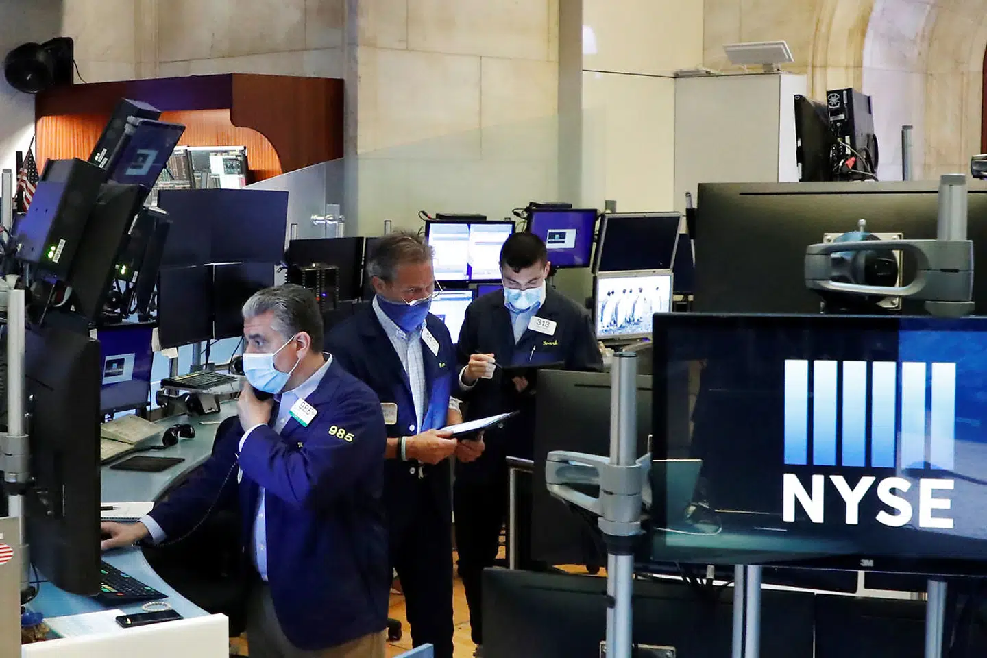 Frygten for en ny bølge af corona sætter aktiemarkedet hårdt tilbage torsdag.