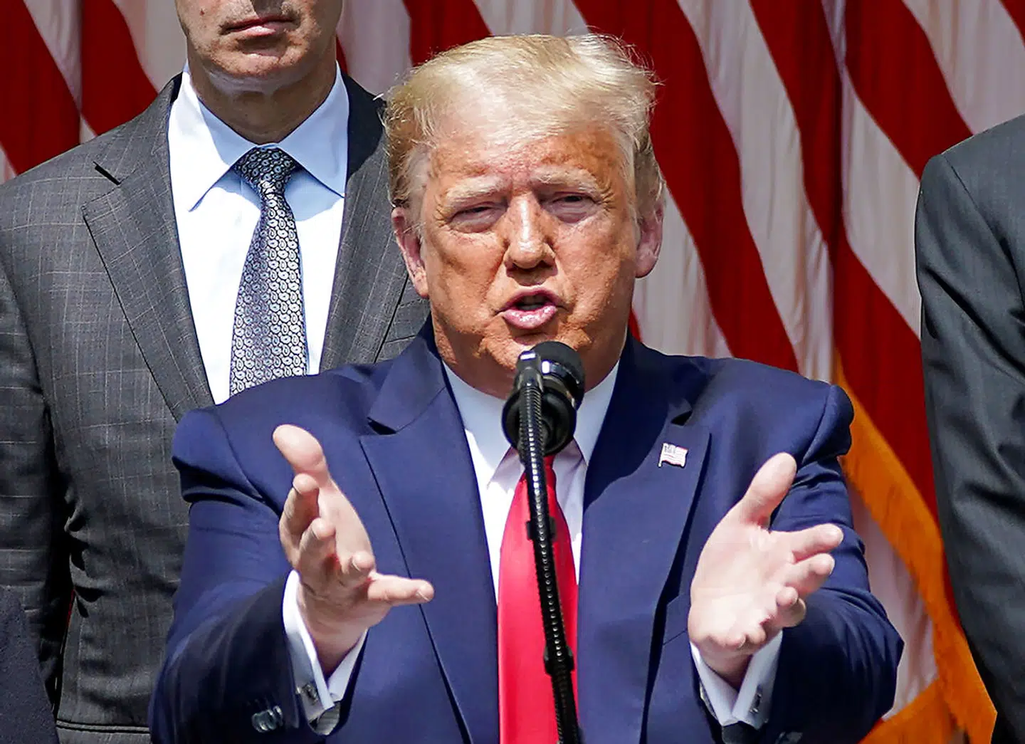 Præsident Trump afviser at gå ind i diskussionen om sydstatsgeneralers navne, som pryder militære baser i USA.