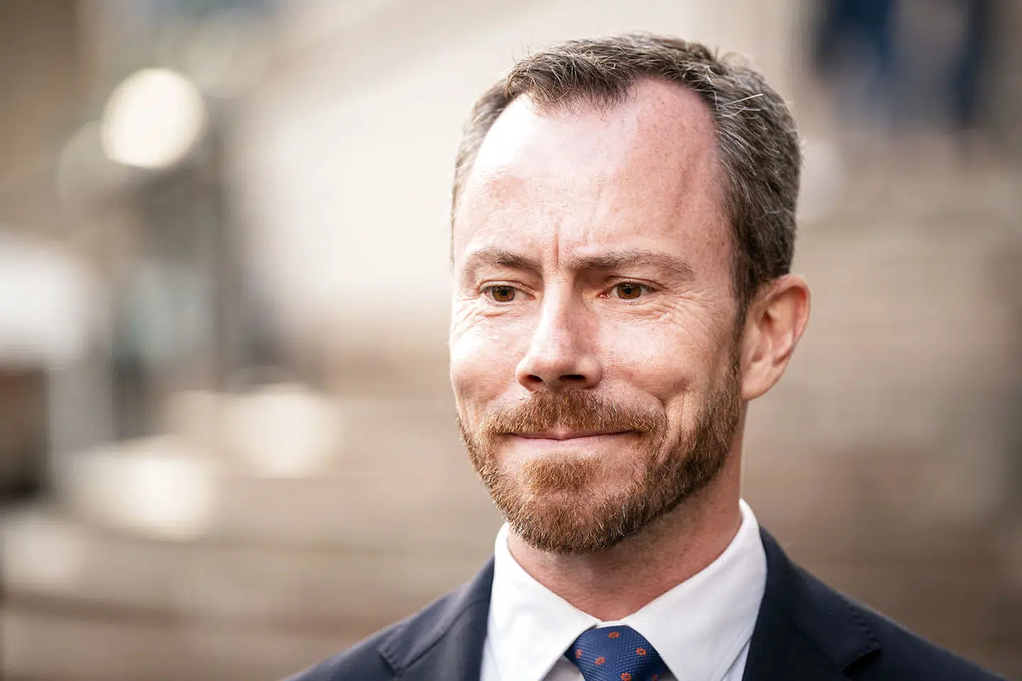 Jakob Elleman-Jensen (V) kræver, at statsministeren klart redegør for, hvor pengene til et større EU-budget skal komme fra.