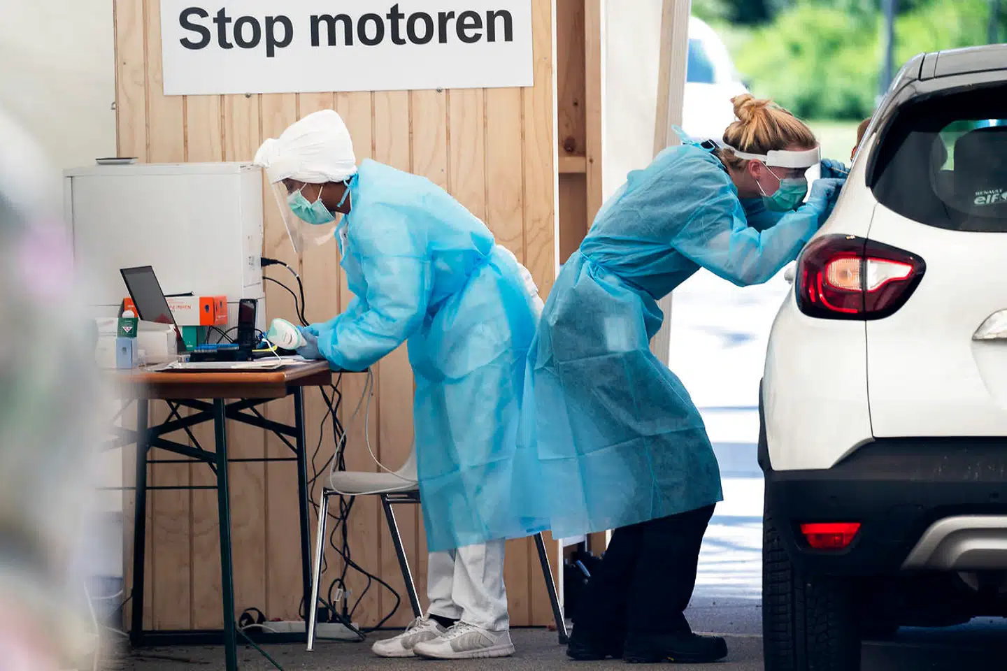 Gennem det seneste døgn er 7.328 blevet testet for coronavirus, og 15 fik et positivt resultat. En del af de testede har formenligt lagt vejen forbi et af de testcentre, der er blevet etableret rundt omkring i Danmark. Et af dem er placeret i Fælledparken i København.