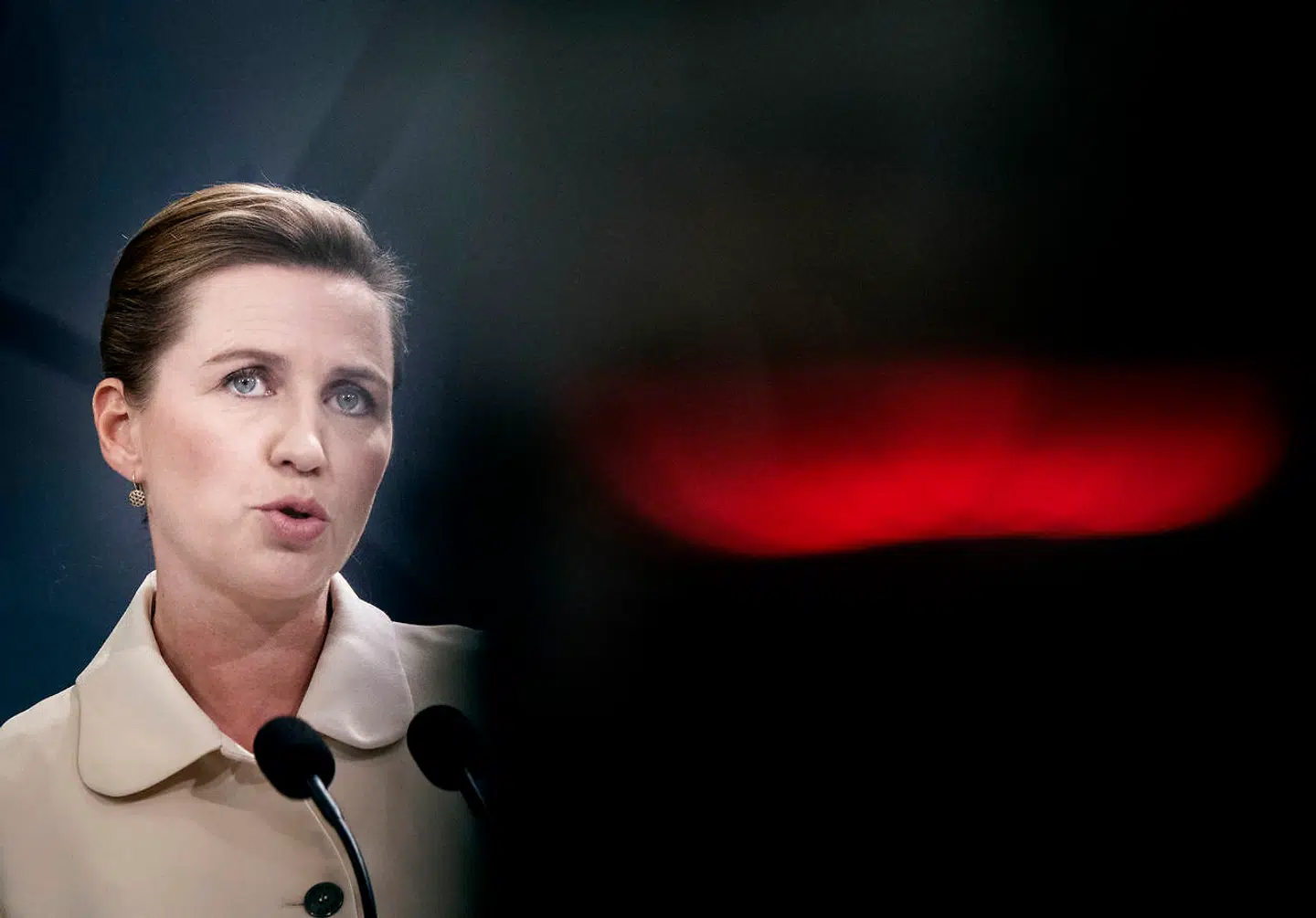 Ifølge brancheorganisationen SMVdanmark modsætter regeringen sig at betale den erstatning, som virksomhederne ifølge den oprindelige epidemilov er berettiget til. SMVdanmark overvejer derfor et gruppesøgsmål mod staten. På billedet statsminister Mette Frederiksen ved et pressemøde i Statsministeriet.