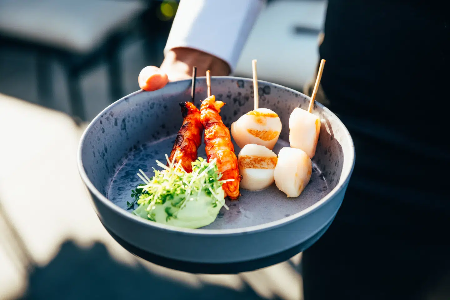 Der er forskellige arrangementer på Nimb Roof hen over sommeren – også om søndagen, hvor der er grill på menuen.