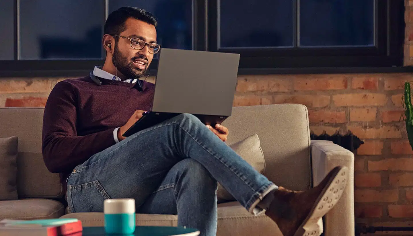 Danskerne vil gerne arbejde hjemmefra. I rapporten »909 danskere om Corona«, som er udarbejdet af Lahme Kommunikation, fremgår det, at langt størstedelen af de 909 danskere, der blev interviewet til rapporten, ønsker et fleksibelt arbejdsliv, hvor man ikke altid behøver at møde ind på arbejde, men også kan tage nogle af arbejdsopgaverne med hjem.