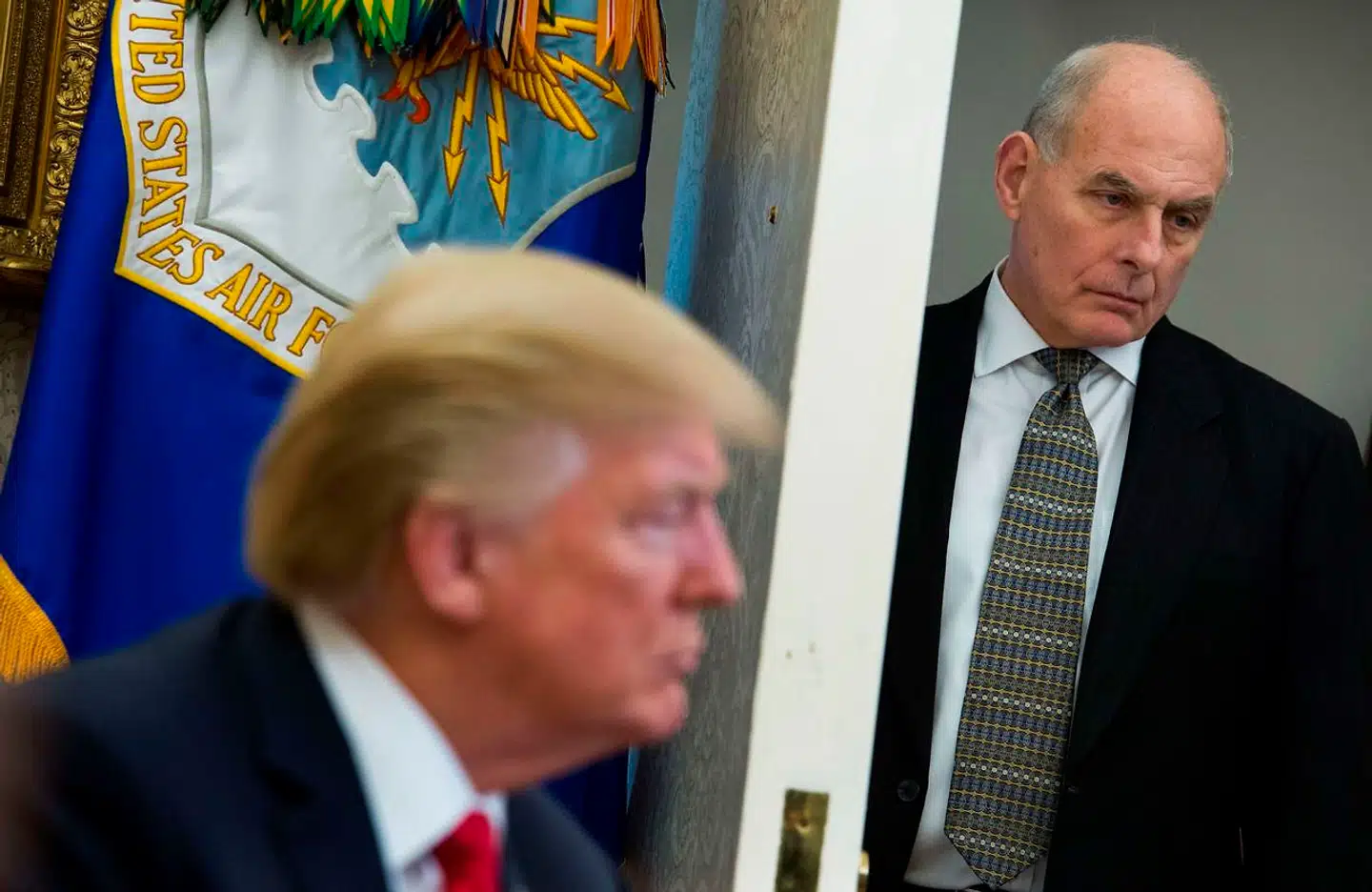 Trumps tidligere stabschef John Kelly bakker kritikken fra Mattis op.