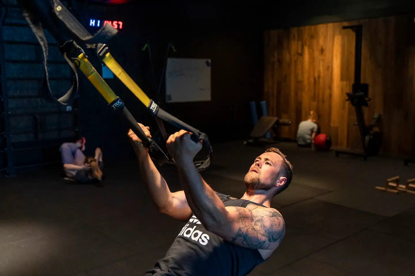 Mikkel Altmann har trænet hjemme under nedlukningen og har benyttet sig af livetræninger via blandt andet det sociale medie Instagram.