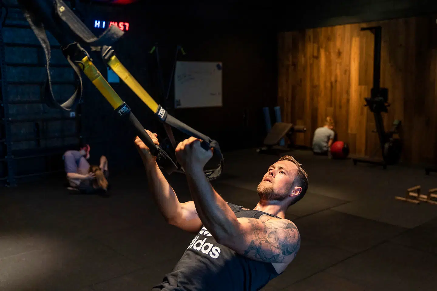 Mikkel Altmann har trænet hjemme under nedlukningen og har benyttet sig af livetræninger via blandt andet det sociale medie Instagram.