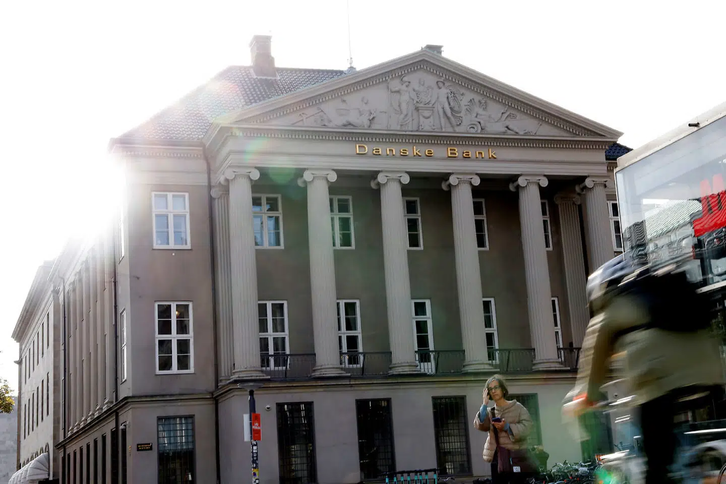 Danske Bank-aktien soler sig i at være vinder på en større rotation på aktiemarkedet i øjeblikket.