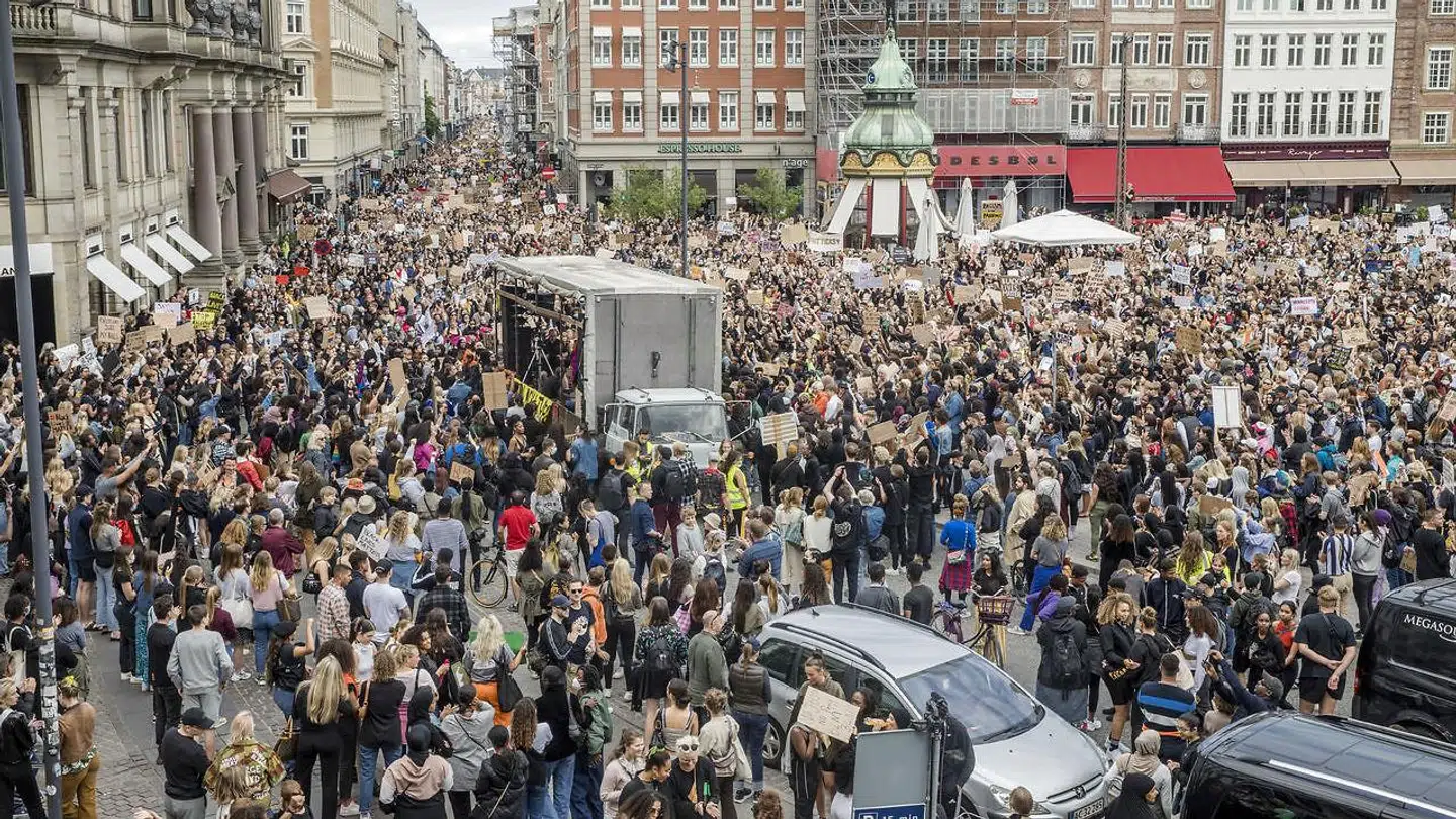 Black Lives Matter-demonstration søndag 7. juni 2020. Viruseksperter påpeger, at man som deltager i demonstrationen bør være opmærksom på eventuelle coronasymptomer.