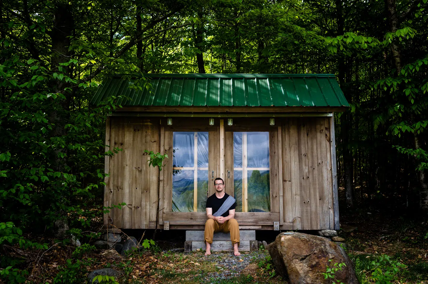 Daniel Thorson har brugt to en halv måneder i »silent retreat« i denne hytte i Vermont, USA. Fra midten af marts og frem til 23. maj har han siddet i stille meditation, og coronakrisen er derfor gået hen over hovedet på ham.